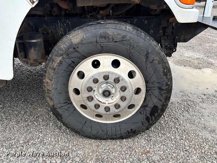 image for item EV3355 2006 Sterling Truck L9500 Series winch truck