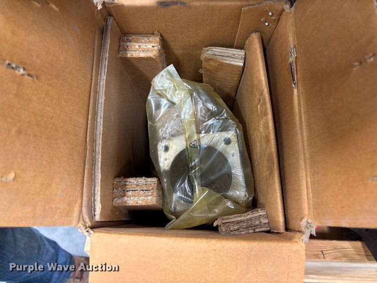 image for item EV3366 Truck engine parts