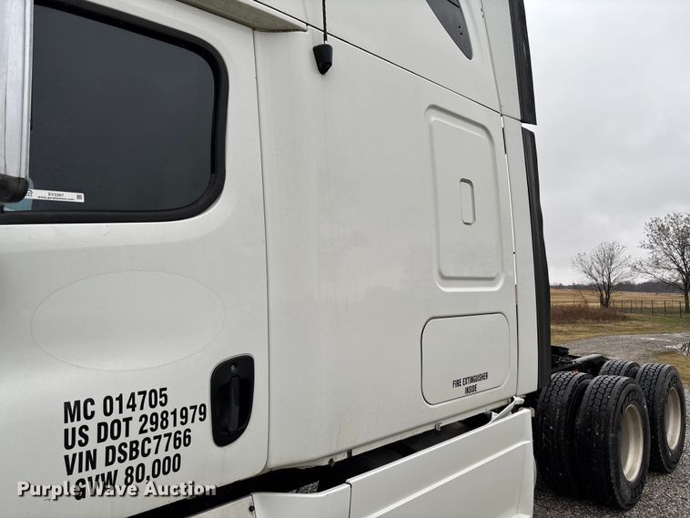 image for item EV3367 2013 Freightliner Cascadia 125 semi truck