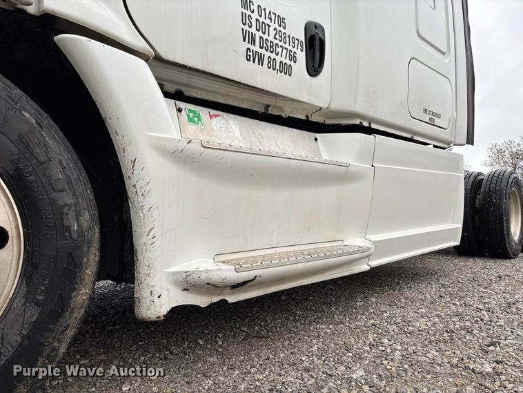 image for item EV3367 2013 Freightliner Cascadia 125 semi truck