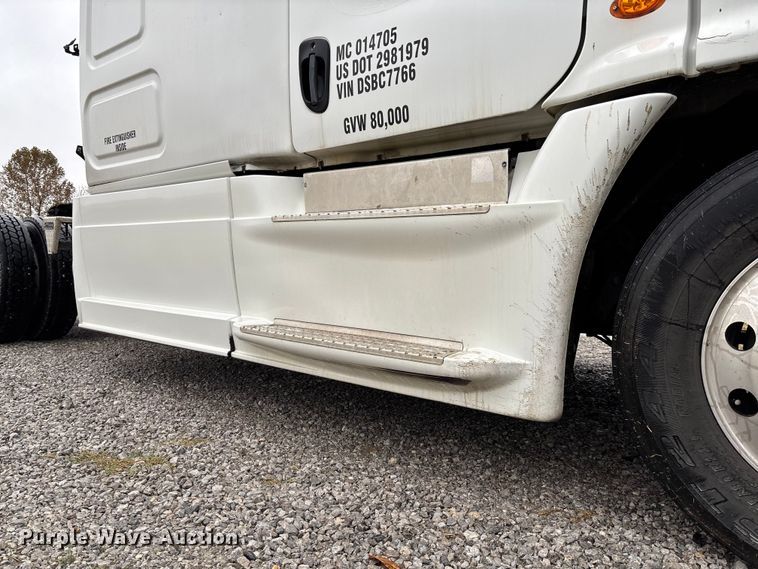 image for item EV3367 2013 Freightliner Cascadia 125 semi truck