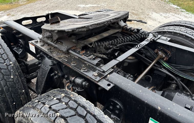 image for item EV3367 2013 Freightliner Cascadia 125 semi truck