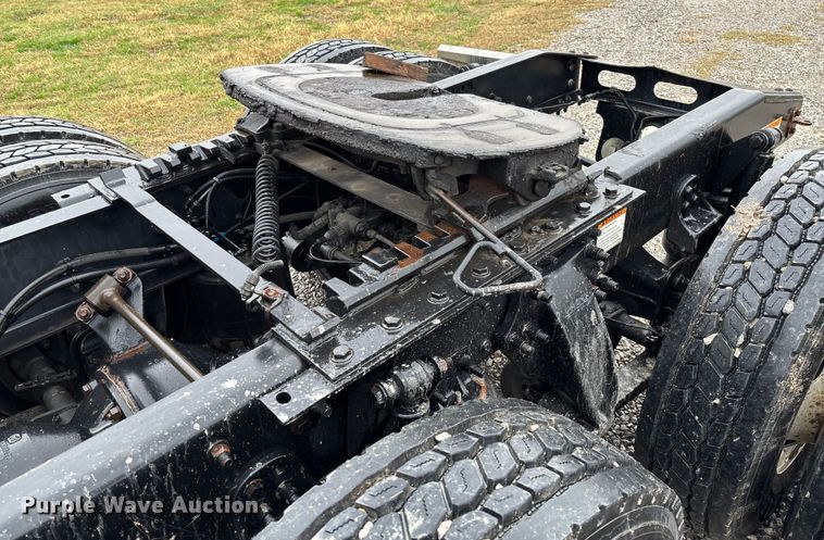 image for item EV3367 2013 Freightliner Cascadia 125 semi truck