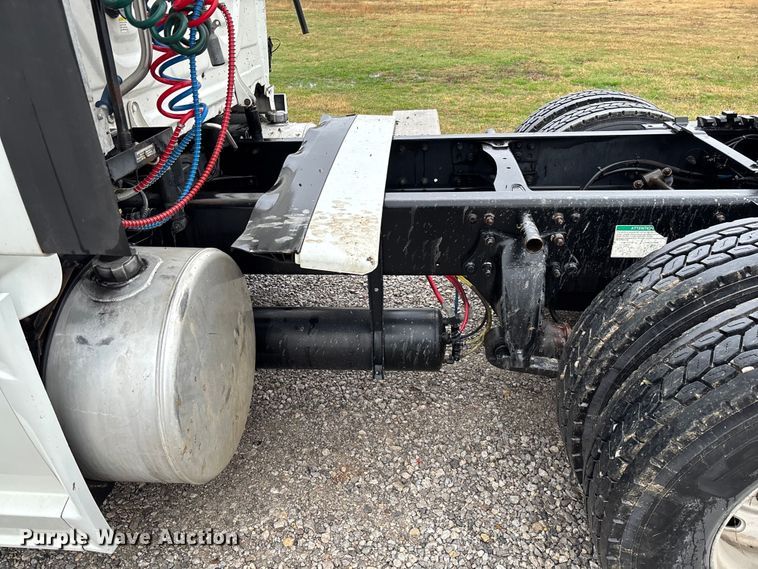 image for item EV3367 2013 Freightliner Cascadia 125 semi truck