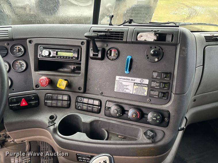 image for item EV3367 2013 Freightliner Cascadia 125 semi truck