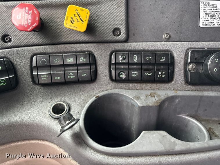 image for item EV3367 2013 Freightliner Cascadia 125 semi truck