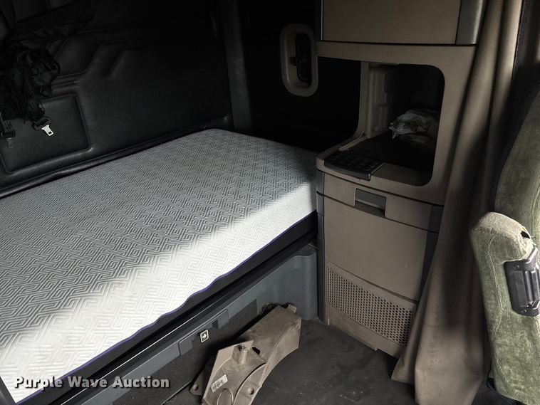 image for item EV3367 2013 Freightliner Cascadia 125 semi truck