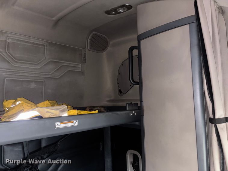 image for item EV3367 2013 Freightliner Cascadia 125 semi truck