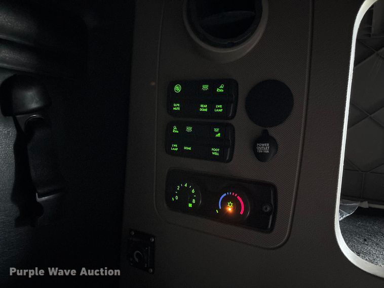 image for item EV3367 2013 Freightliner Cascadia 125 semi truck