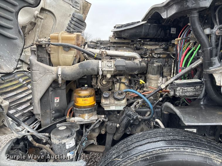 image for item EV3367 2013 Freightliner Cascadia 125 semi truck