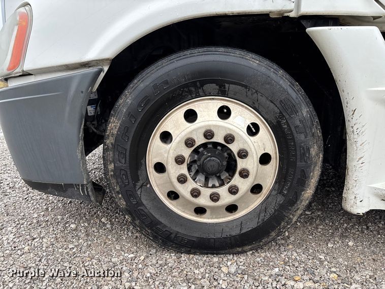 image for item EV3367 2013 Freightliner Cascadia 125 semi truck