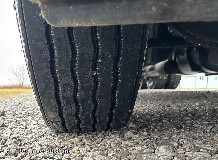 image for item EV3367 2013 Freightliner Cascadia 125 semi truck