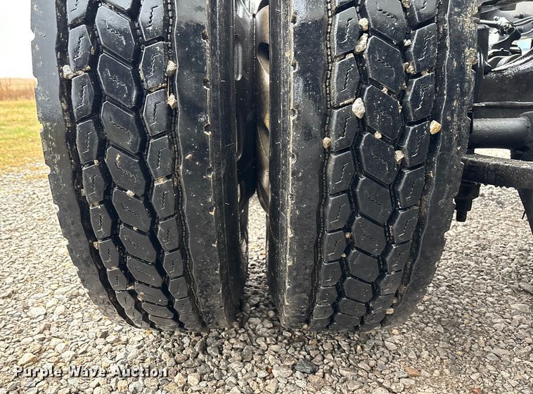 image for item EV3367 2013 Freightliner Cascadia 125 semi truck