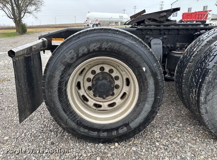 image for item EV3367 2013 Freightliner Cascadia 125 semi truck