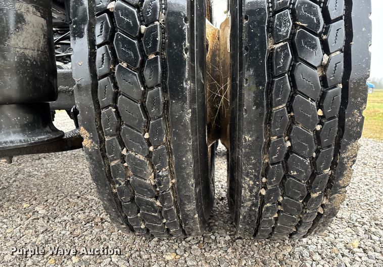 image for item EV3367 2013 Freightliner Cascadia 125 semi truck