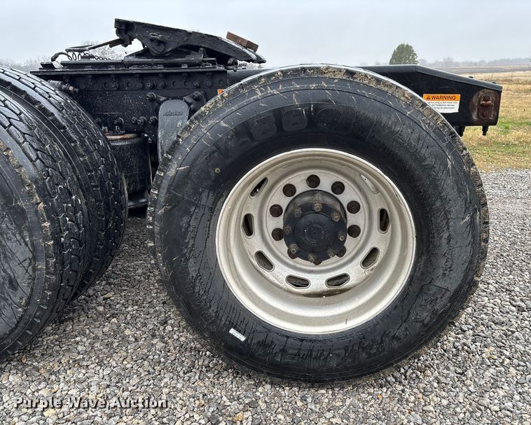 image for item EV3367 2013 Freightliner Cascadia 125 semi truck