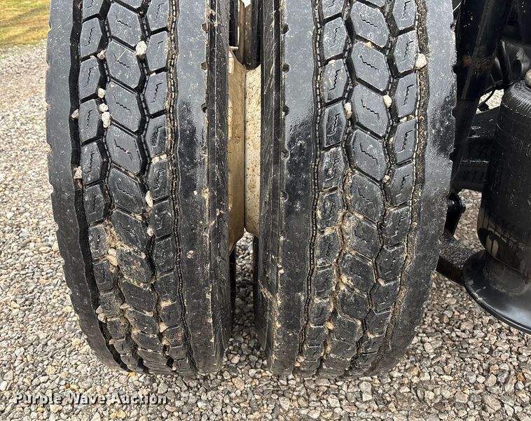 image for item EV3367 2013 Freightliner Cascadia 125 semi truck