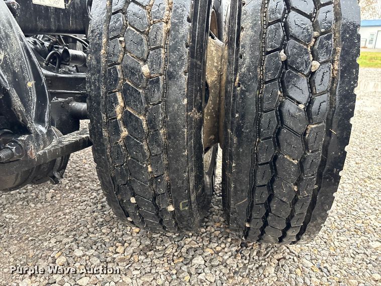 image for item EV3367 2013 Freightliner Cascadia 125 semi truck