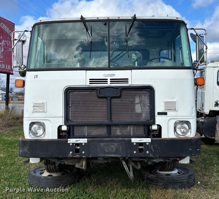 image for item EV3379 2010 Autocar Xpeditor refuse truck