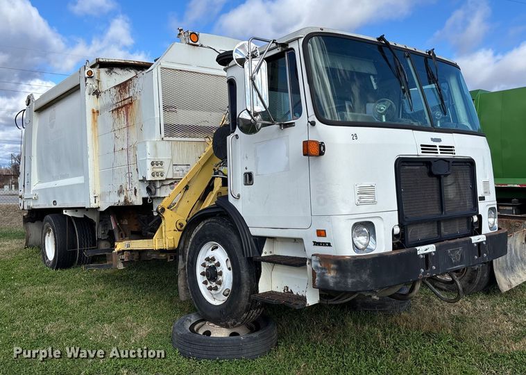 image for item EV3379 2010 Autocar Xpeditor refuse truck