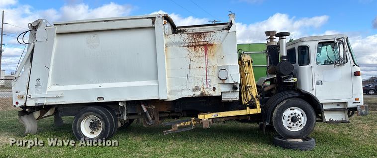 image for item EV3379 2010 Autocar Xpeditor refuse truck