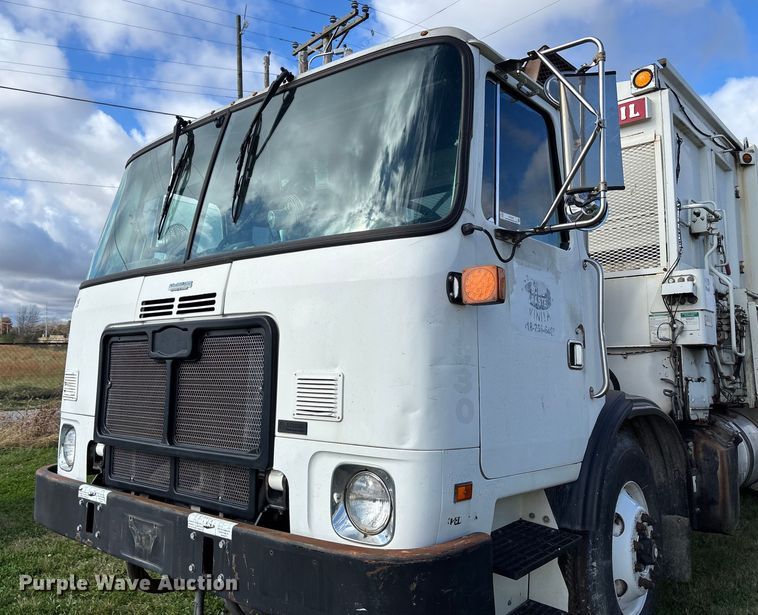 image for item EV3379 2010 Autocar Xpeditor refuse truck