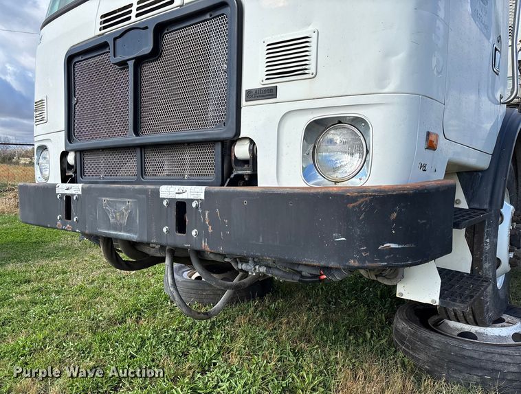 image for item EV3379 2010 Autocar Xpeditor refuse truck