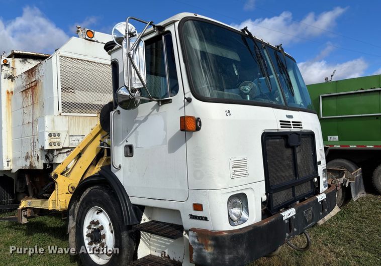 image for item EV3379 2010 Autocar Xpeditor refuse truck