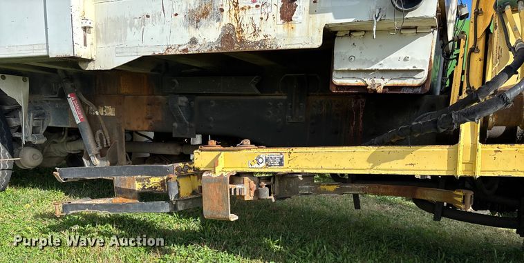 image for item EV3379 2010 Autocar Xpeditor refuse truck