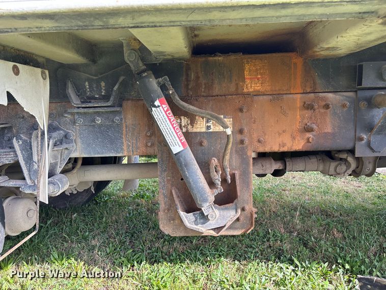 image for item EV3379 2010 Autocar Xpeditor refuse truck