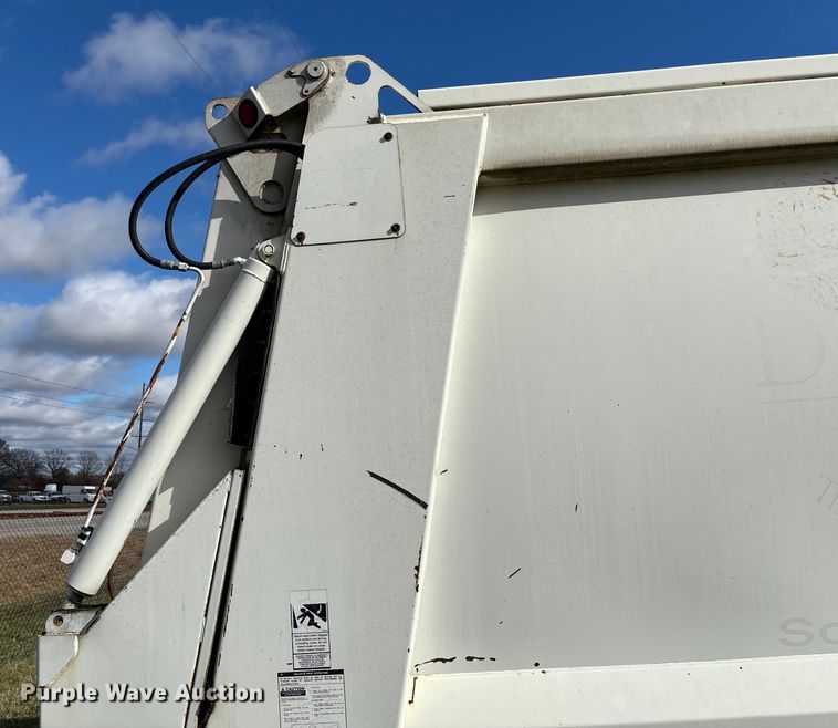 image for item EV3379 2010 Autocar Xpeditor refuse truck