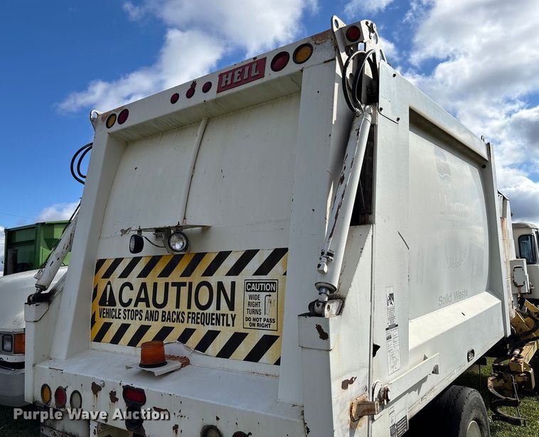 image for item EV3379 2010 Autocar Xpeditor refuse truck