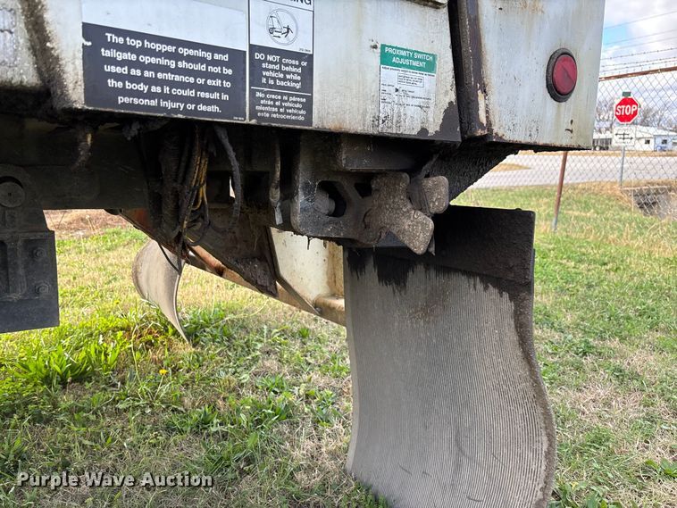 image for item EV3379 2010 Autocar Xpeditor refuse truck