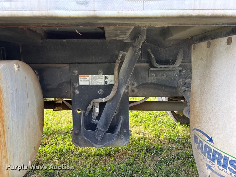 image for item EV3379 2010 Autocar Xpeditor refuse truck