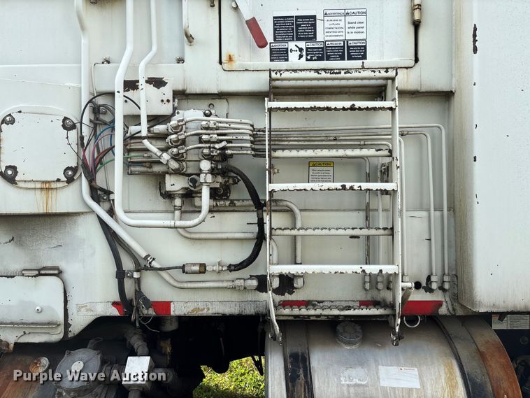 image for item EV3379 2010 Autocar Xpeditor refuse truck