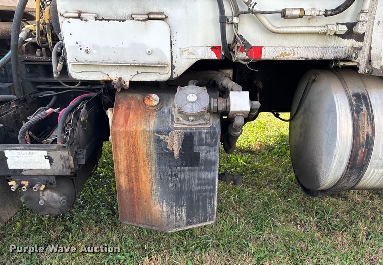 image for item EV3379 2010 Autocar Xpeditor refuse truck