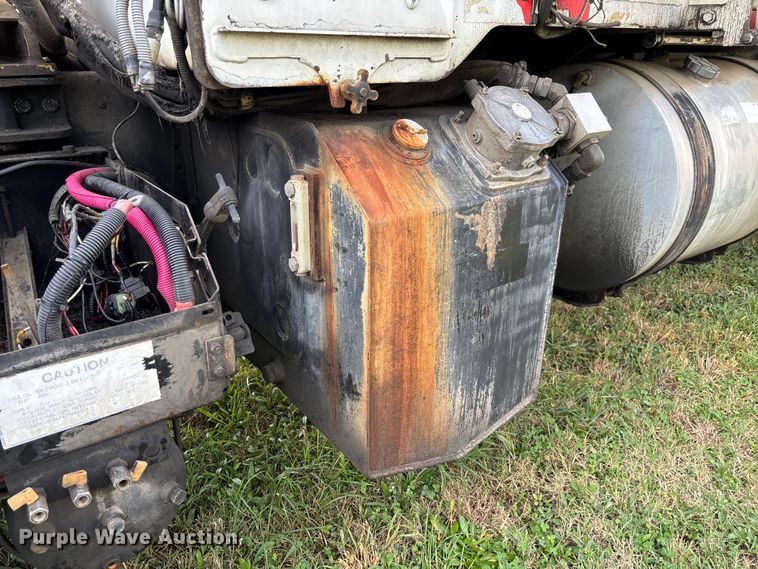 image for item EV3379 2010 Autocar Xpeditor refuse truck