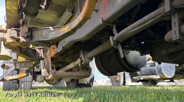 image for item EV3379 2010 Autocar Xpeditor refuse truck