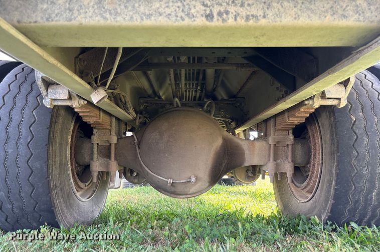 image for item EV3379 2010 Autocar Xpeditor refuse truck