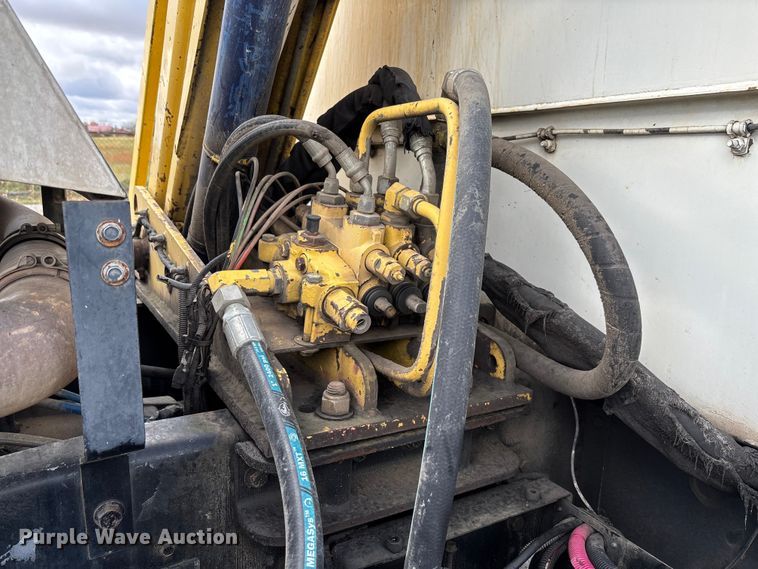 image for item EV3379 2010 Autocar Xpeditor refuse truck