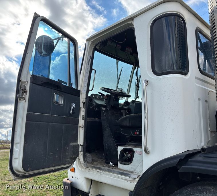 image for item EV3379 2010 Autocar Xpeditor refuse truck