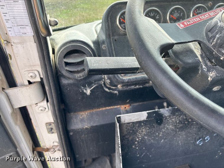 image for item EV3379 2010 Autocar Xpeditor refuse truck