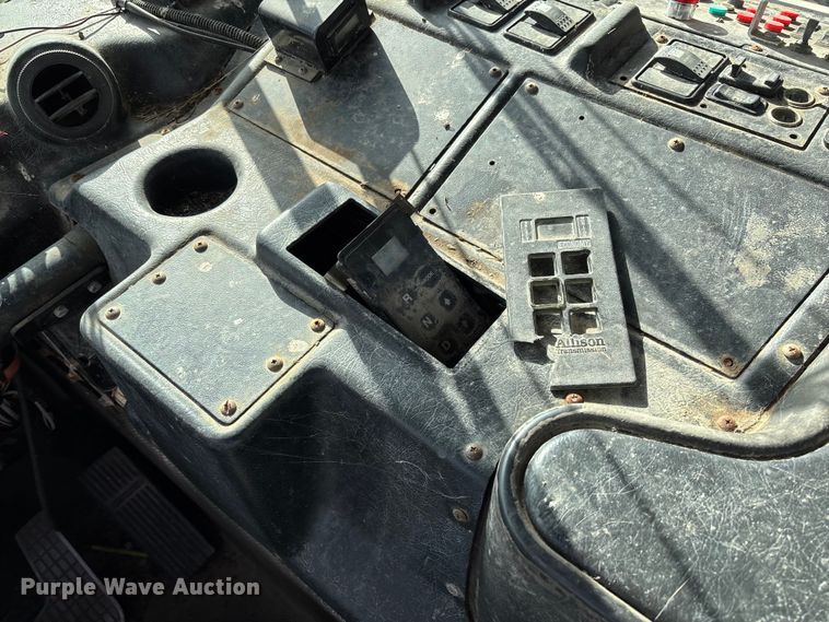 image for item EV3379 2010 Autocar Xpeditor refuse truck