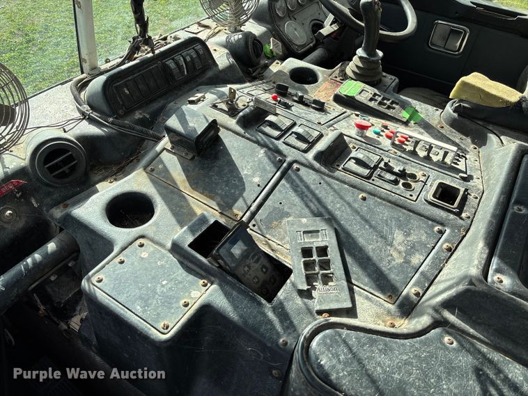 image for item EV3379 2010 Autocar Xpeditor refuse truck