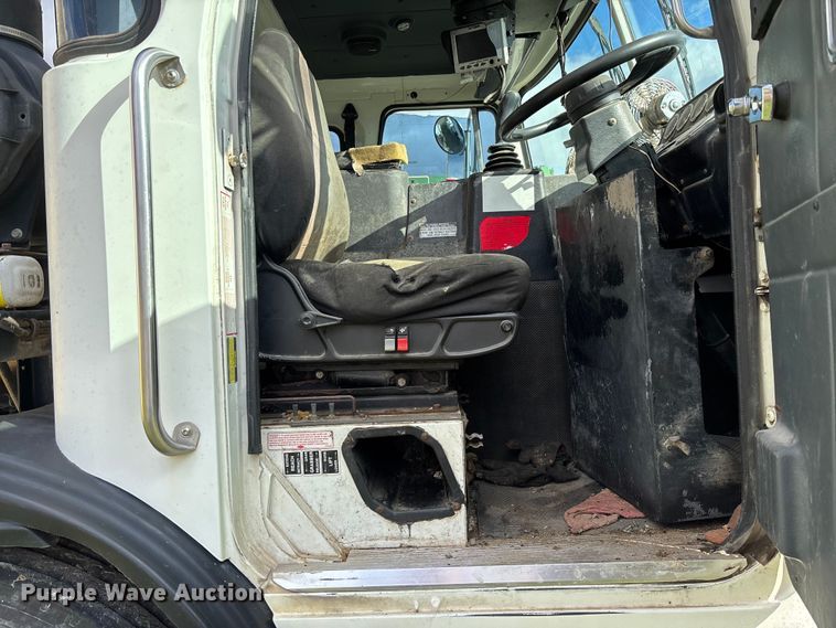 image for item EV3379 2010 Autocar Xpeditor refuse truck