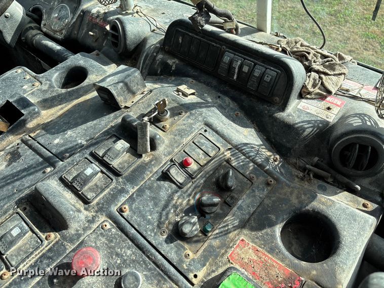 image for item EV3379 2010 Autocar Xpeditor refuse truck