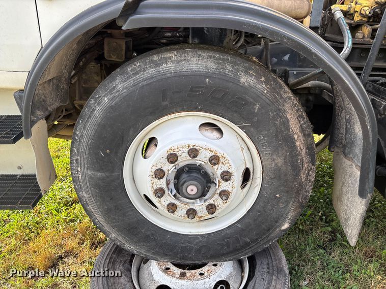 image for item EV3379 2010 Autocar Xpeditor refuse truck