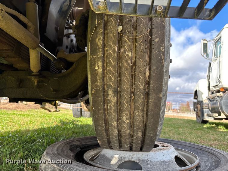 image for item EV3379 2010 Autocar Xpeditor refuse truck