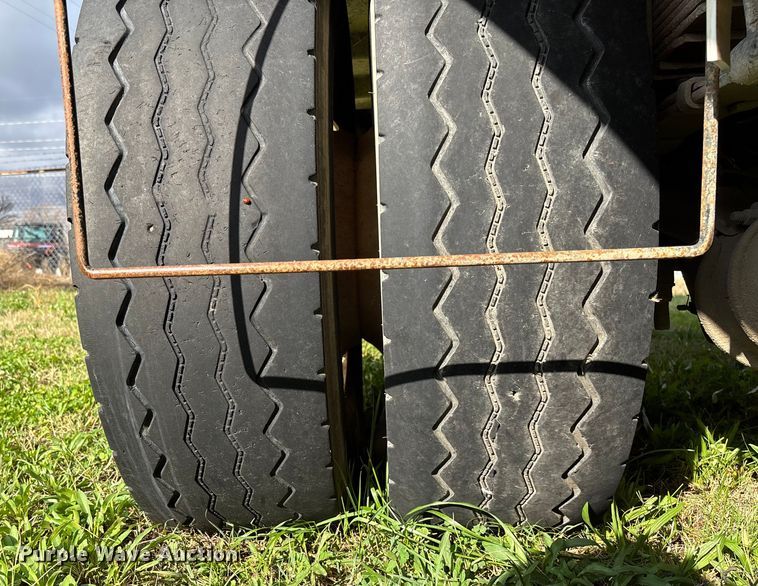 image for item EV3379 2010 Autocar Xpeditor refuse truck