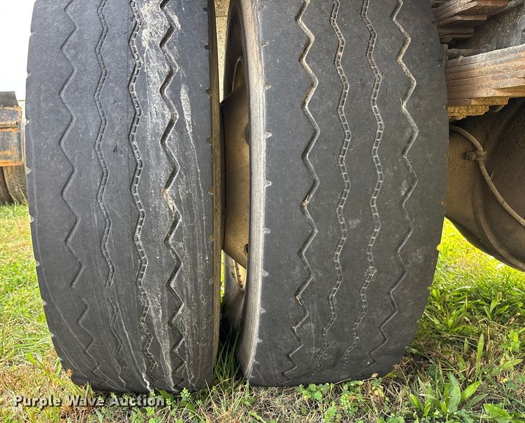 image for item EV3379 2010 Autocar Xpeditor refuse truck